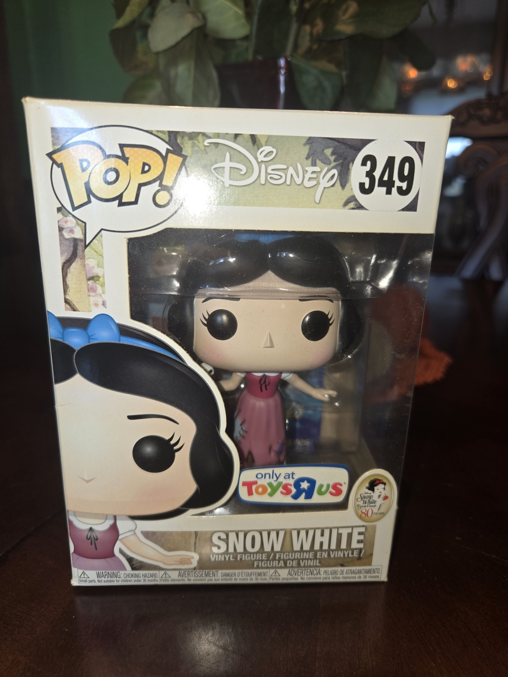 Funko Pop! Disney Snow White - Black Hair, Blue Bow, Pink Dress